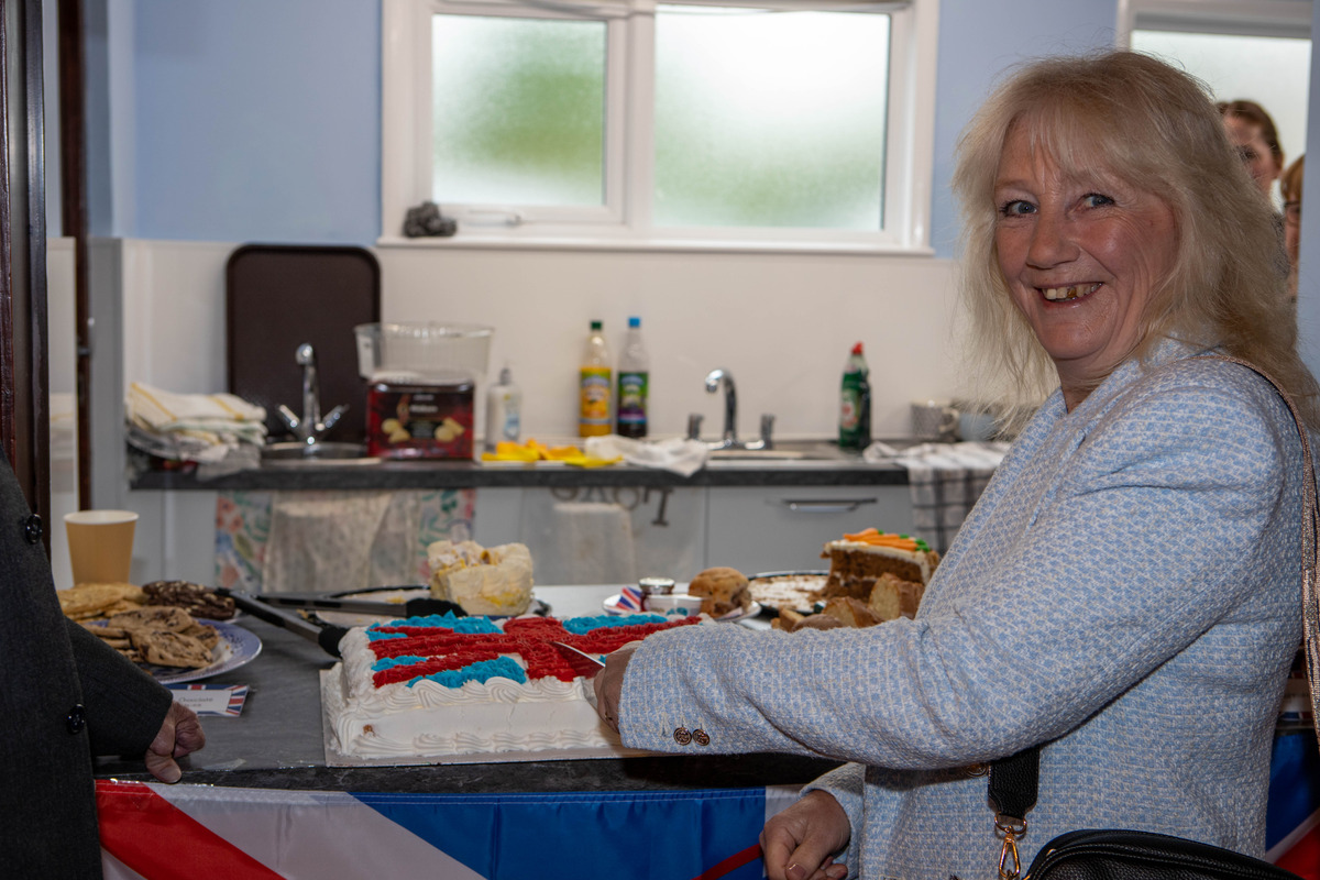 The Mayoress cutting our special cake for people to enjoy